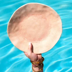 Assiettes Plates|Céladon Paris Grande assiette Onda | Corail doré